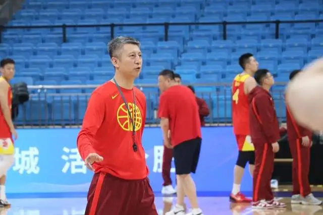 周琦缺席, AA, alt